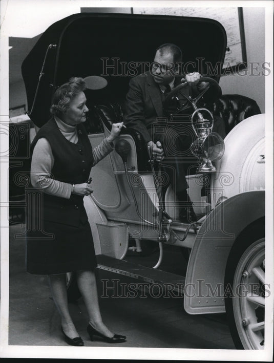 1967 Press Photo Mrs. Ruth Summerlad, director of the Crawford Auto Museum - Historic Images