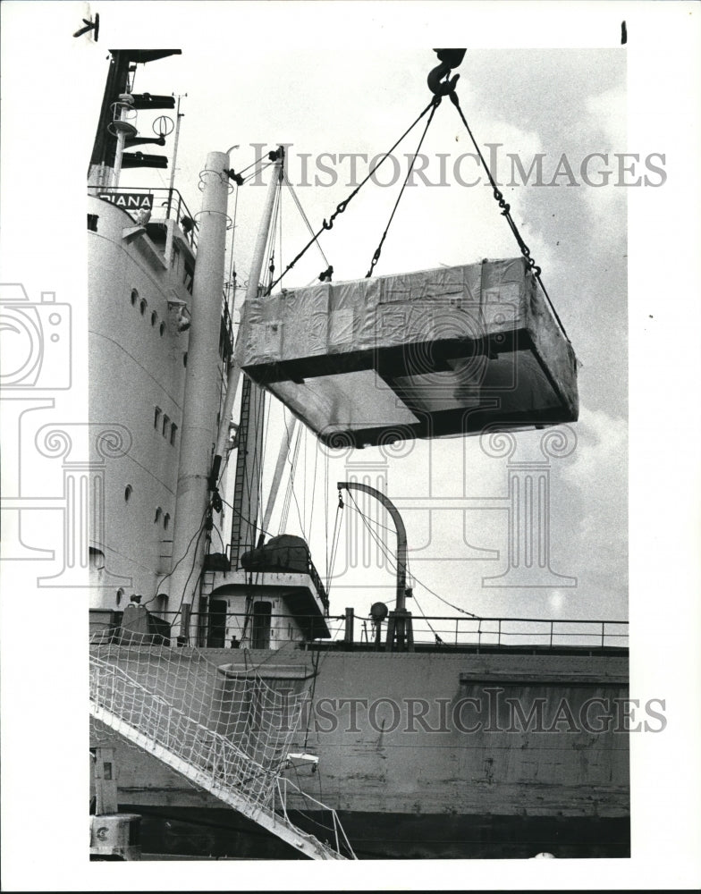 1985 Press Photo Unloading of Brazilian freighter the Diana for Chrysler Corp. - Historic Images