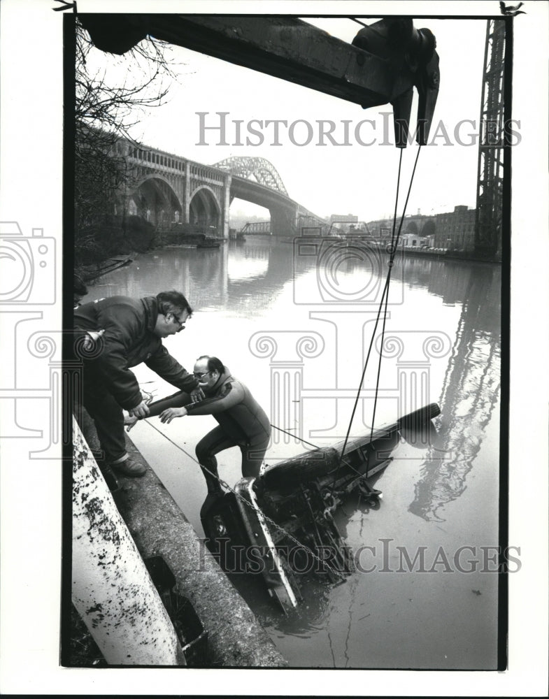 1986 Press Photo Members of the Cleveland Ports and Harbors Unit - Historic Images