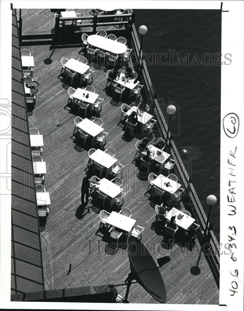 1989 Press Photo Lunch time at Mimi&#39;s Bar B-Q, shot from Main Ave Bridge - Historic Images