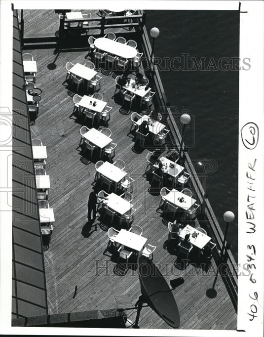 1989 Press Photo Lunch time at Mimi's Bar B-Q, shot from Main Ave Bridge - Historic Images