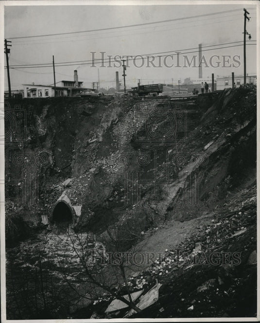 1948 The Kingshore River flood washed away the side walk  - Historic Images