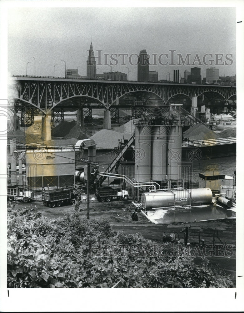 1989 Press Photo Cuyahoga Road Products, 1201 University Rd - Historic Images