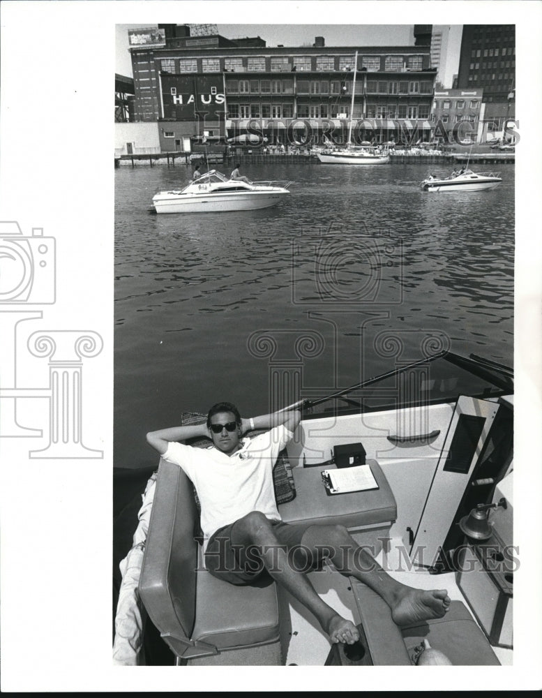 1988 Press Photo Troy Jaskolka at The Boat Club at Nautica - Historic Images