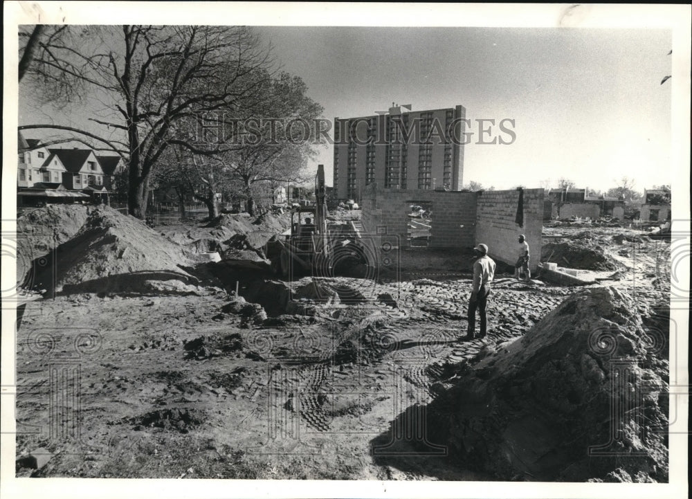 1984 Press Photo  The Eliza Bryant Center construction at Addison and Wade - Historic Images