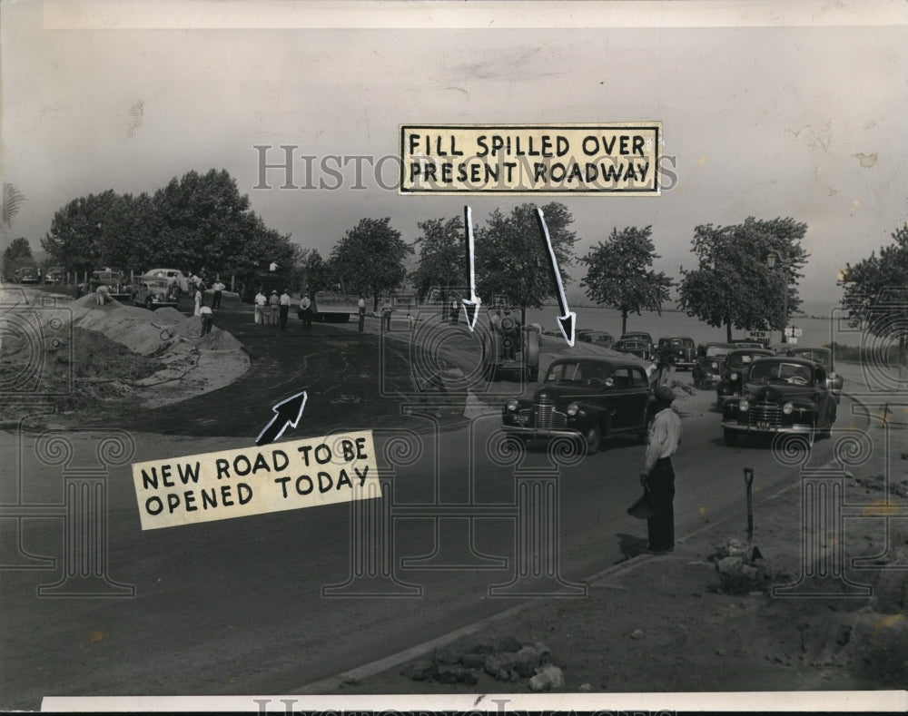 1941 The new road construction caused heavy Boulevard traffic jam - Historic Images