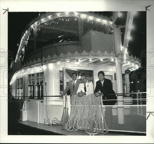 1986 Press Photo Aboard paddle wheel boat scheduled to operate here are - Historic Images