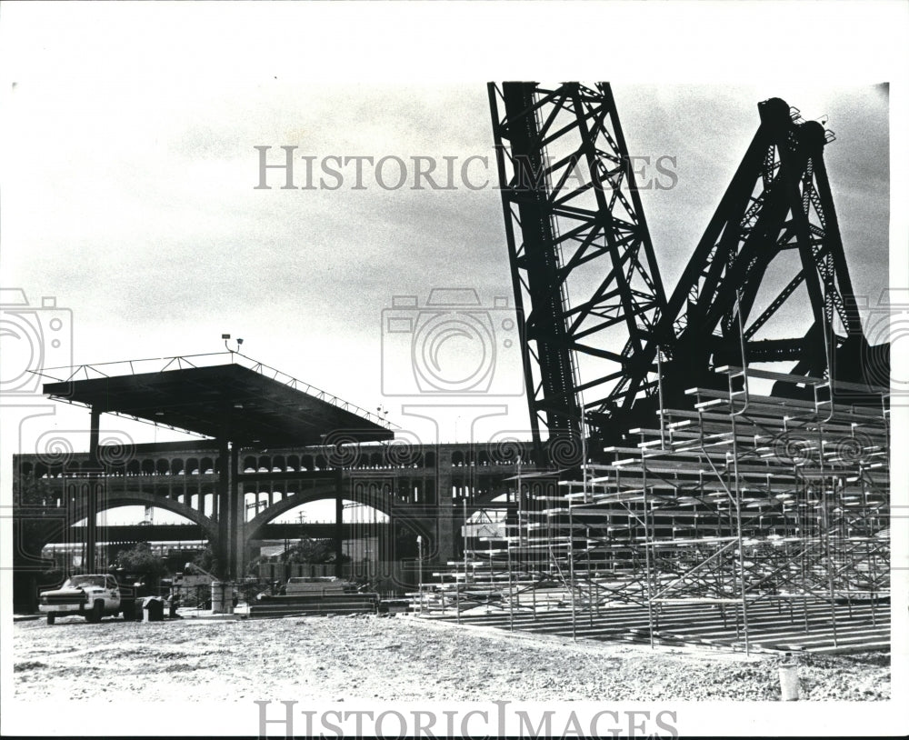 1987 Press Photo Preparing the Nautica stage for Opening - Historic Images