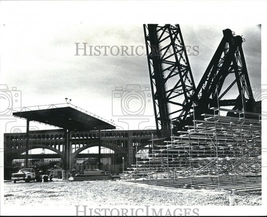 1987 Press Photo Preparing the Nautica stage for Opening - Historic Images