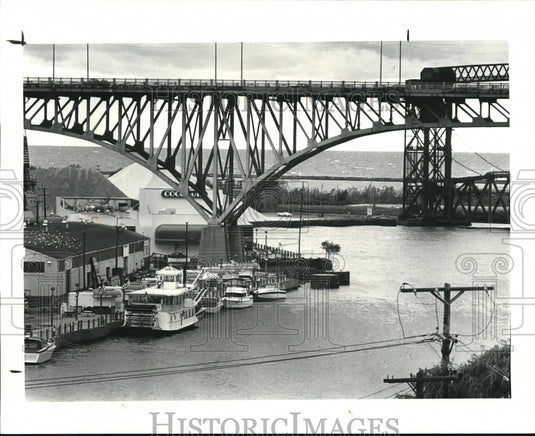1987 Press Photo The Development along the West Bank of the Cuyahoga - Historic Images