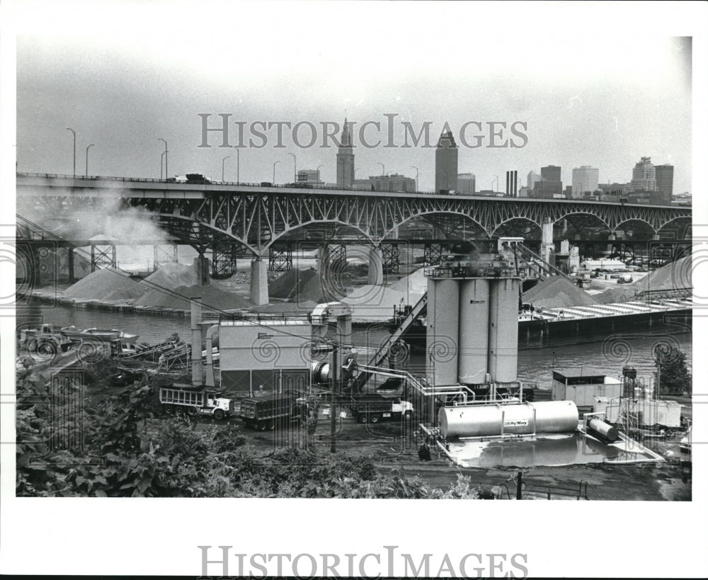 1989 Press Photo The Cleveland Industrial Flats - Historic Images