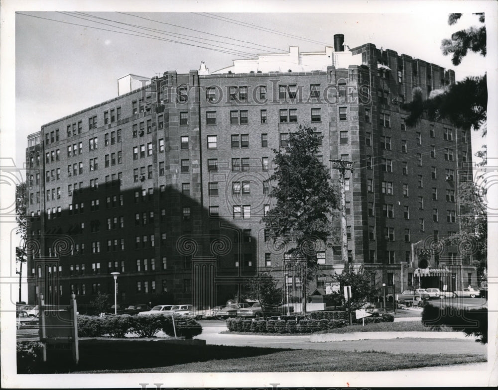 1964 Press Photo Hotel Lake Shore was purchased over $1million substantially - Historic Images