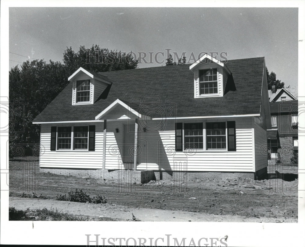 1989 Press Photo New Model home at E-93 and Emond Avenue - Historic Images