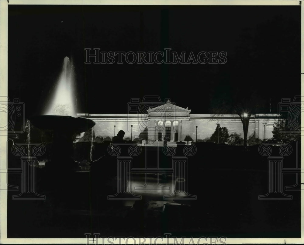 1985 Press Photo The South Facade of the Museum with new floodlighting - Historic Images