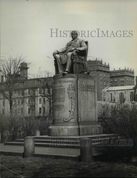 Press Photo Mark Hanna Monument- University Circle - cva89740 - Historic Images