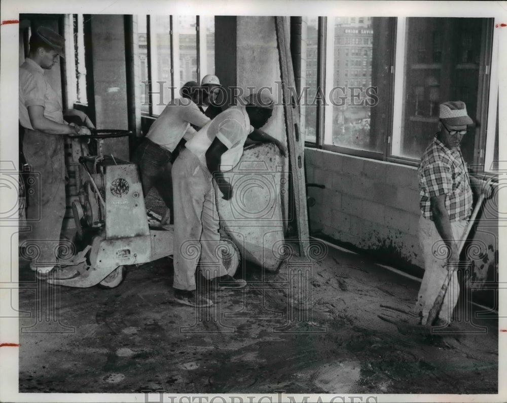 1960 The construction of the Illuminating Company&#39;s floor - Historic Images