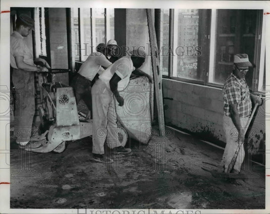 1960 The construction of the Illuminating Company's floor - Historic Images
