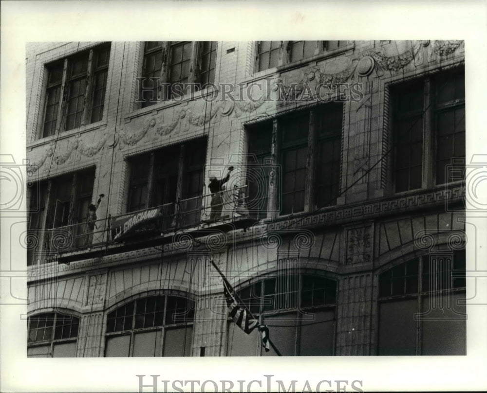 1984 Press Photo Building Halle get a face wash - Historic Images