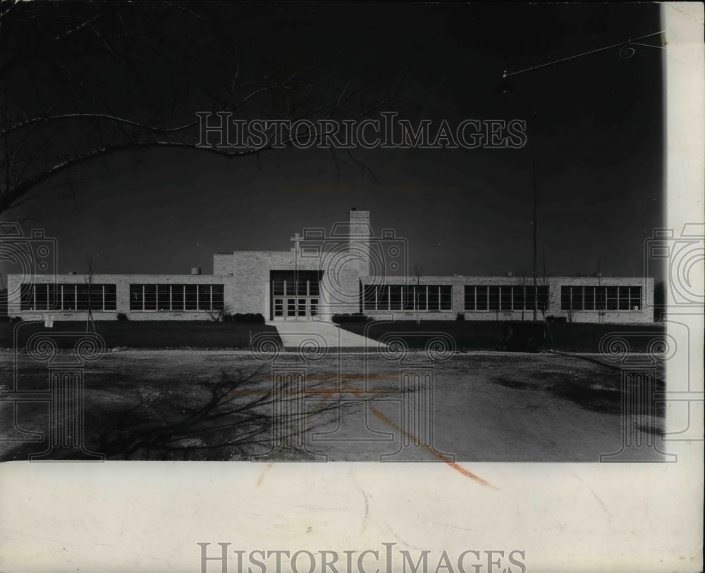 1950 Press Photo Church and school of St. Thomas More, east facade, West 76th St - Historic Images