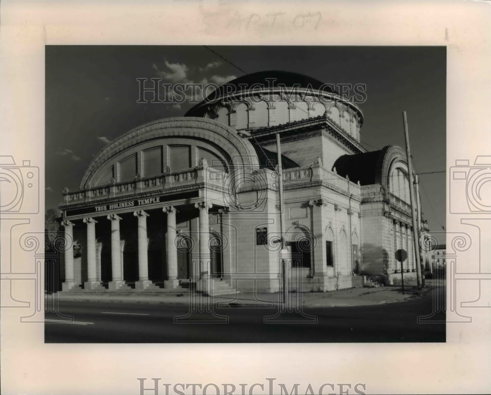 1990 Press Photo The True Holiness Temple in Euclid Avenue - cva89909 - Historic Images