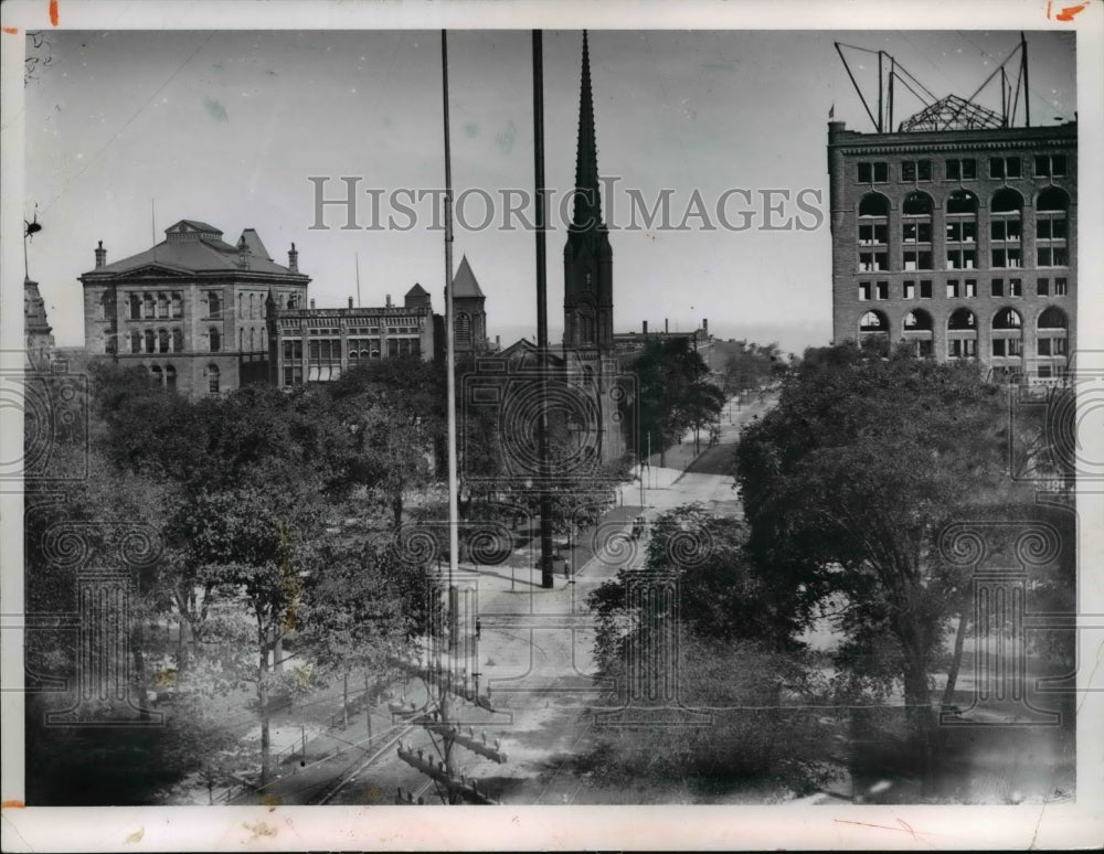 1964 Press Photo The Old Stone Church and the Federal Bank on the Public Square - Historic Images