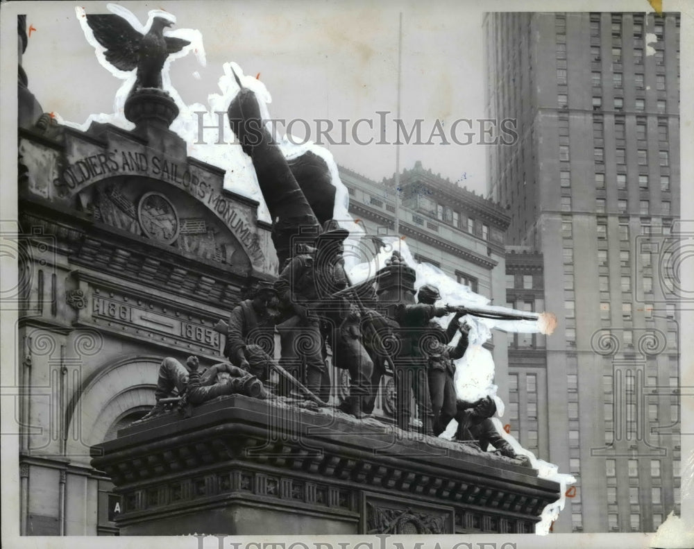 1966 Press Photo Side View of Soldiers and Sailors&#39; Monument - cva90327 - Historic Images