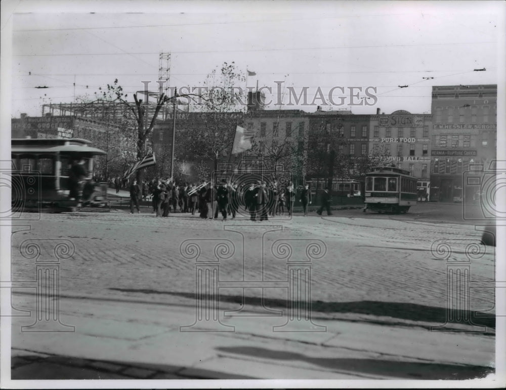 1968 Press Photo Band Assembly in front Pure Food Building on Public Square - Historic Images