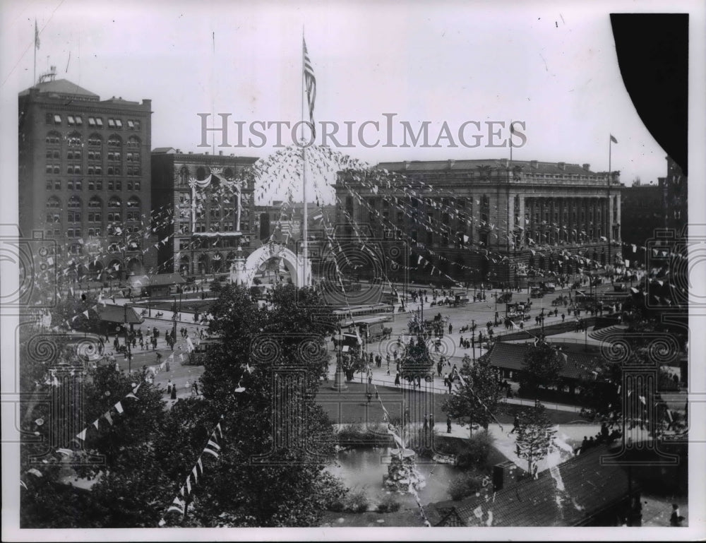 1968 Press Photo Decorated Flagpole at the Center of Public Square - cva90400 - Historic Images