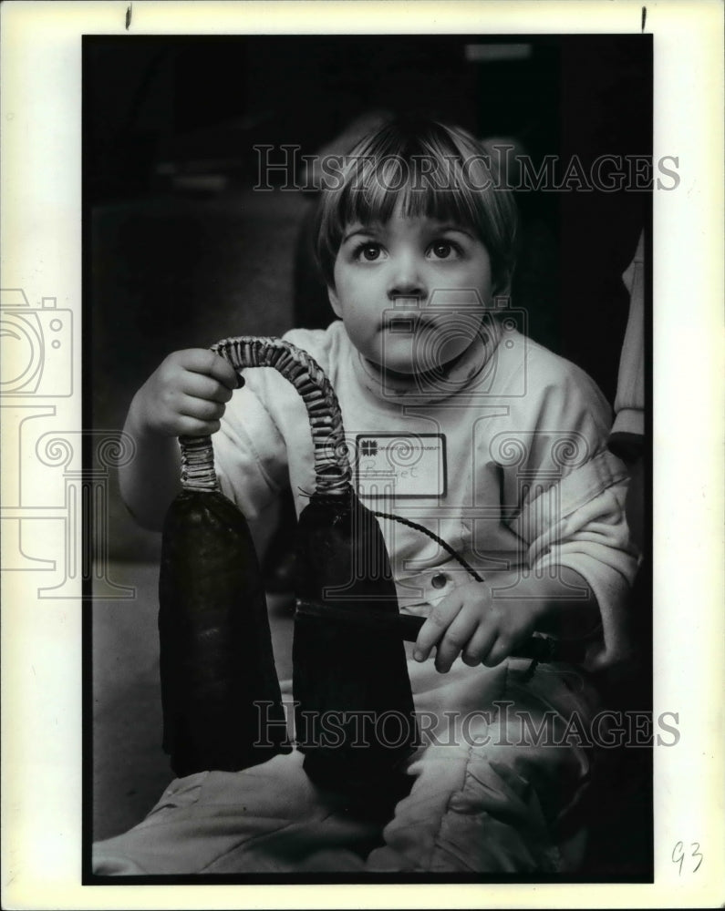 1986 Press Photo Bridget McLaughlin with a double Bell from Cameroon-Kenya - Historic Images