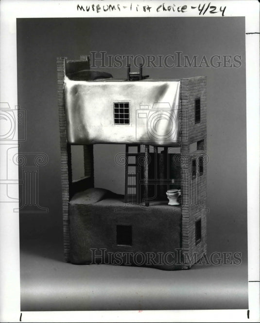 1987 Press Photo Bunk Bed, Thomas R. Aprile - Historic Images