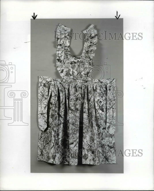 1985 Press Photo Ancestral Pinafore II, Margot Eiseman - Historic Images