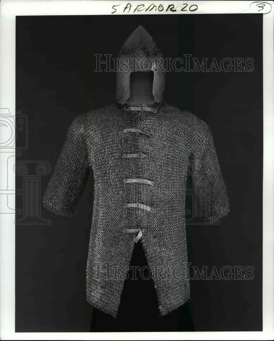 1992 Press Photo Forge of Vulcan: European Arms and Armor: Steel Helmet - Historic Images