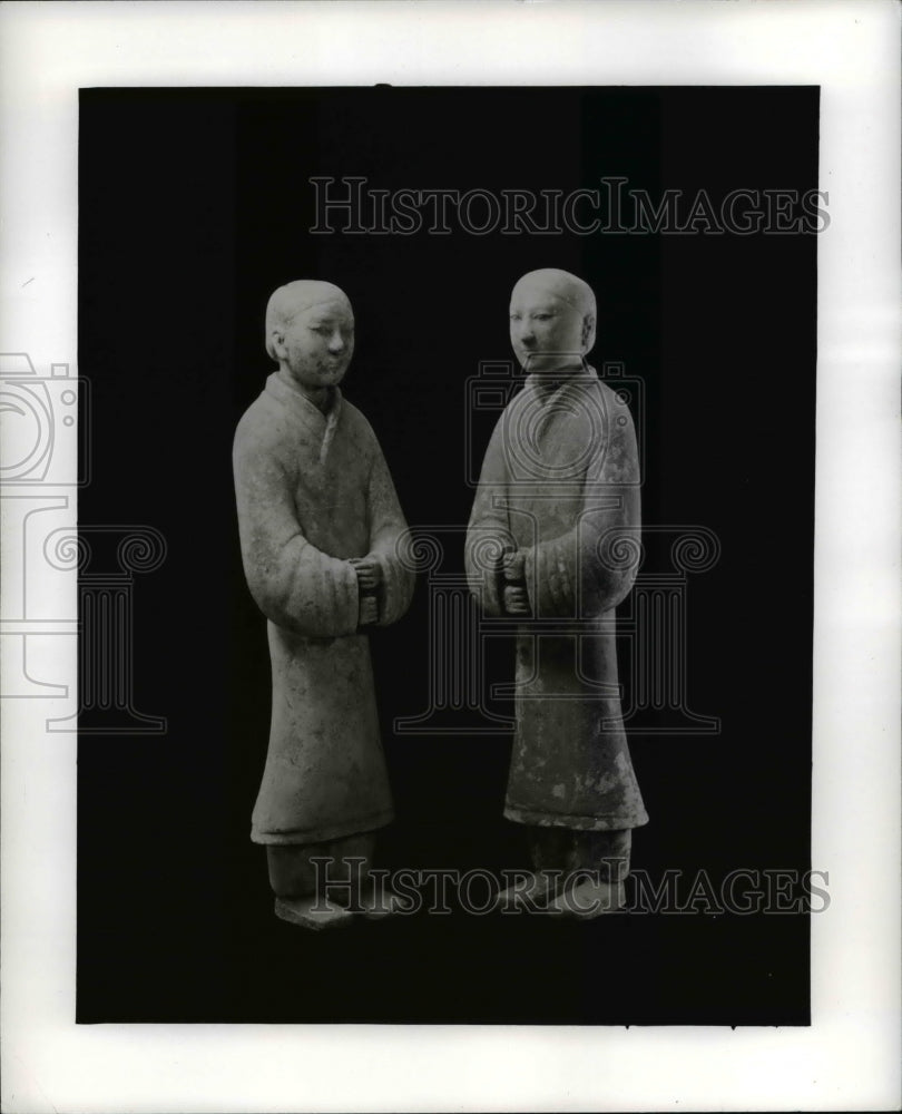 1988 Press Photo Two Standing Women at 1988 Chinese Exhibition - Historic Images