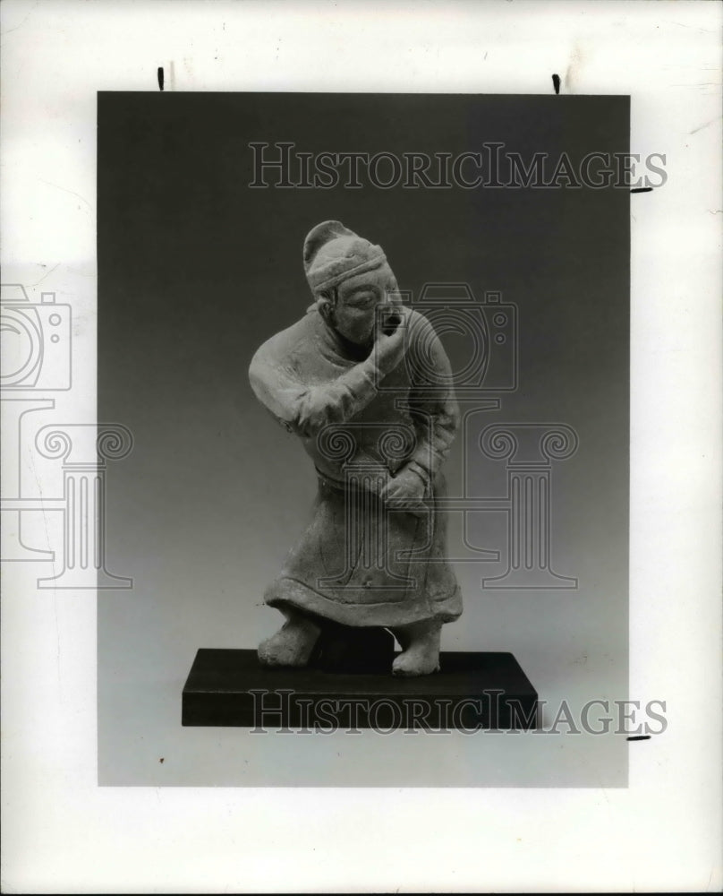 1988 Press Photo The Whistling Performer in 1988 Chinese Exhibition - Historic Images