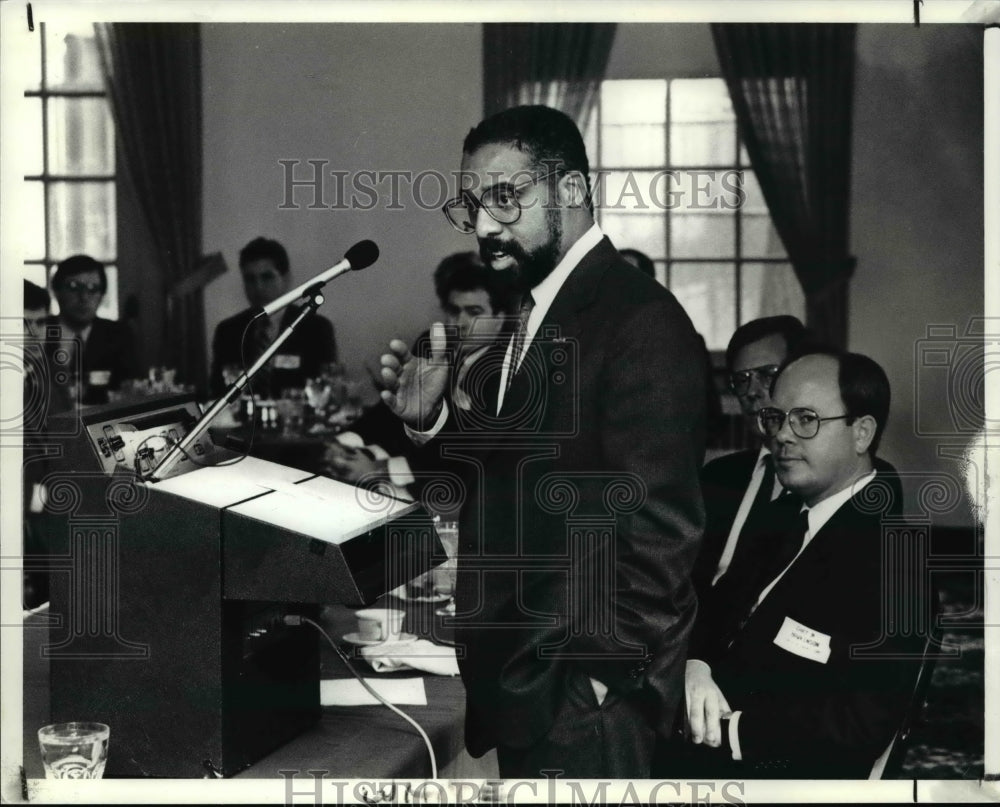 1990 Press Photo Mayor Mike White speaking at the University Club - cva90976 - Historic Images