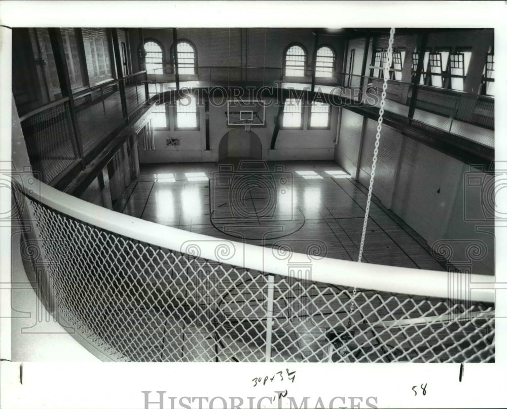 1989 Press Photo University Hospitals One to one fitness center - Historic Images