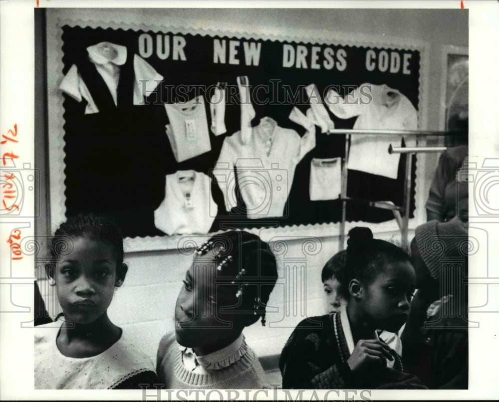 1981 Press Photo New School Uniforms for Miles Elementary students on display - Historic Images