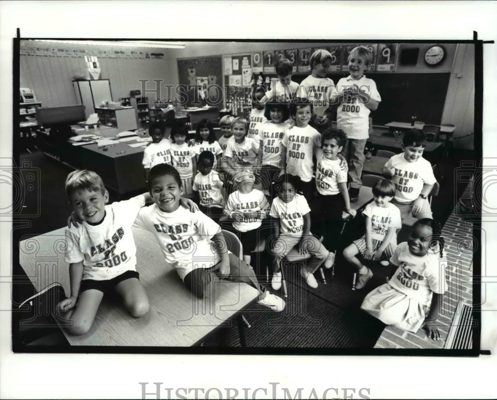 1987 Press Photo Kindergarten class of 2000 at Canterbury Elementary School - Historic Images