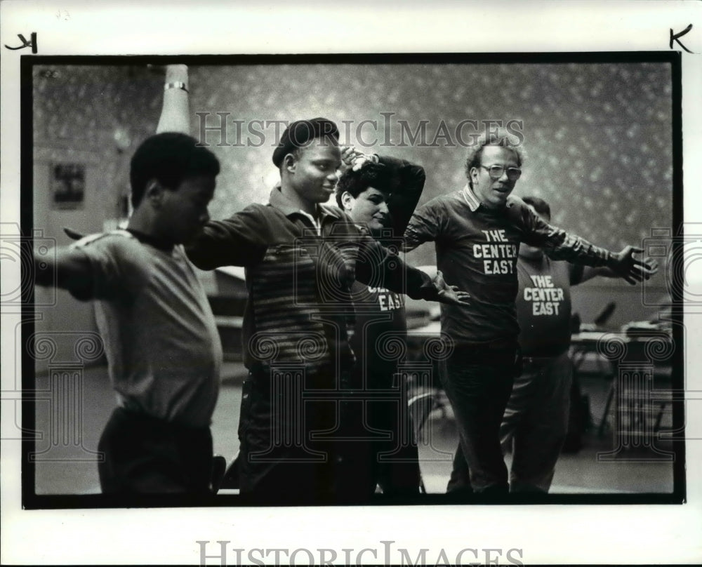 1986 Press Photo Adult education for the retarded at the Sinai Synagogue - Historic Images