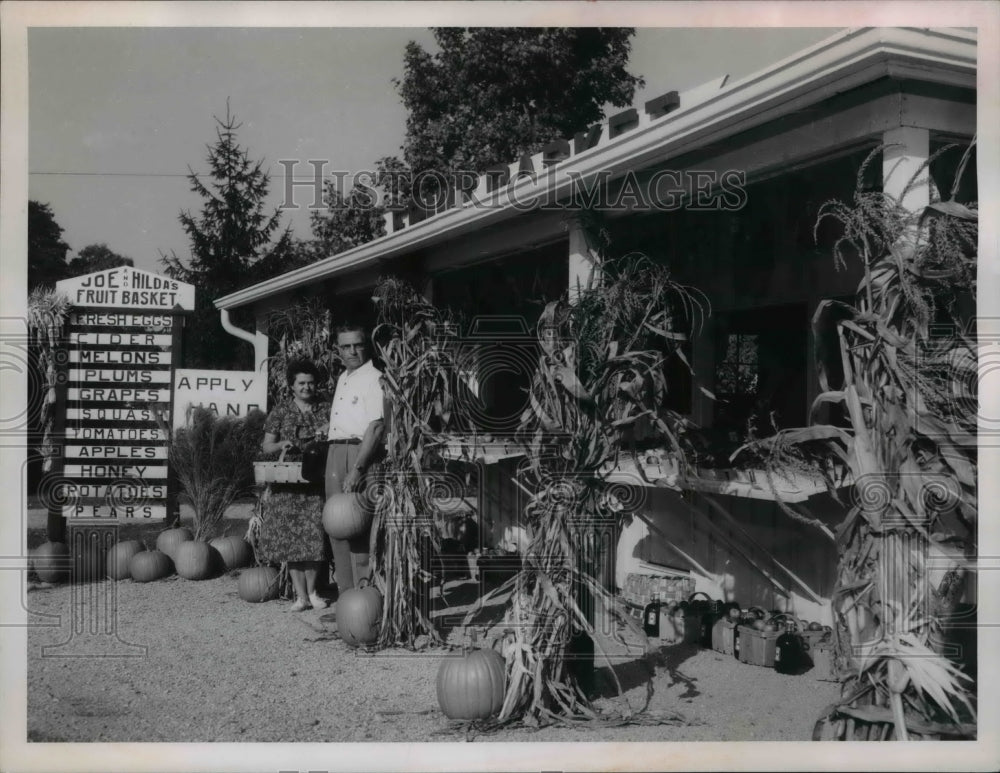 1962 Hilda &amp; Joe Beck&#39;s Fruit Basket at Route 91 &amp; 306  - Historic Images