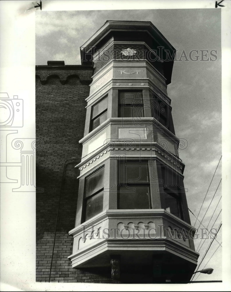 1983 Press Photo Victorian Turret on the Broadway Auto Supply Co Building - Historic Images