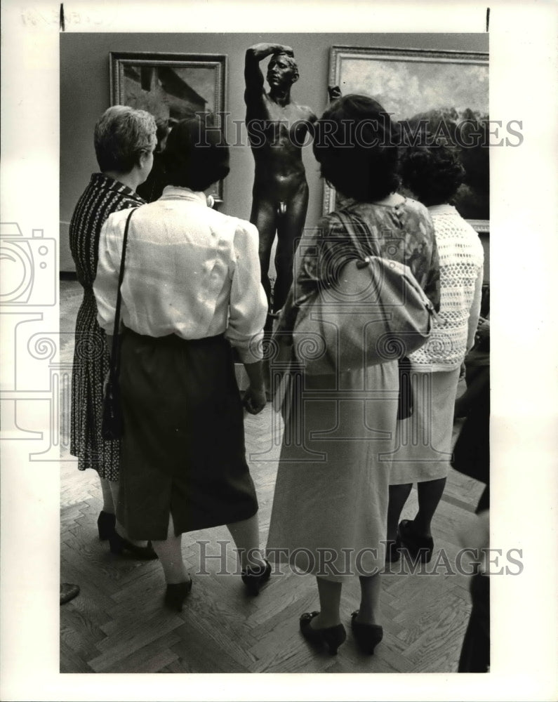 1983 Press Photo The Tour of Intern&#39;l Women&#39;s Journalist at Cleveland Art Museum - Historic Images