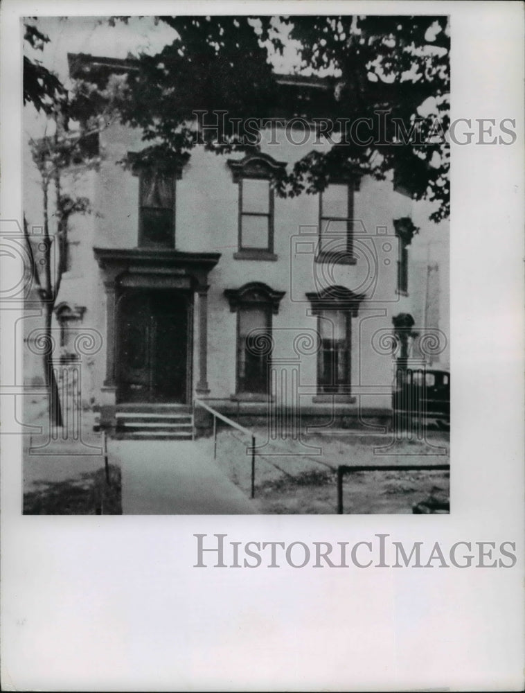 1962 Press Photo Stephens V. Harkies- house at S.W. Euclid - cva91603-Historic Images