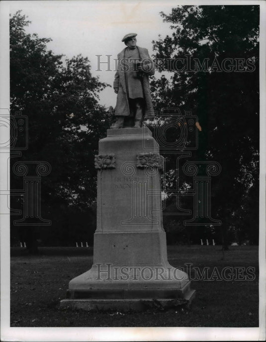 1967 Press Photo Unveiled because a group of German admirers of the famed - Historic Images