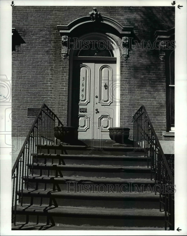 1989 Press Photo Mid-town corridor 3649 Prospect avenue - Historic Images