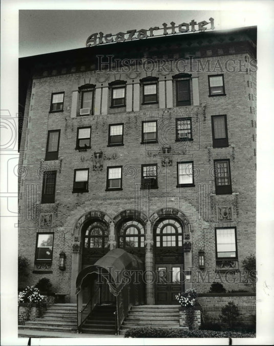 1987 Press Photo The Alcazar at Surrey and Derbyshires road - Historic Images