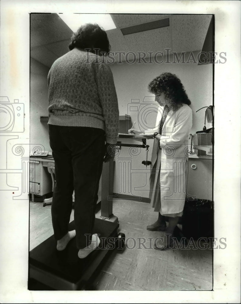 1985 Press Photo Optifast Clinic- Mary Milani, patient counselor - Historic Images
