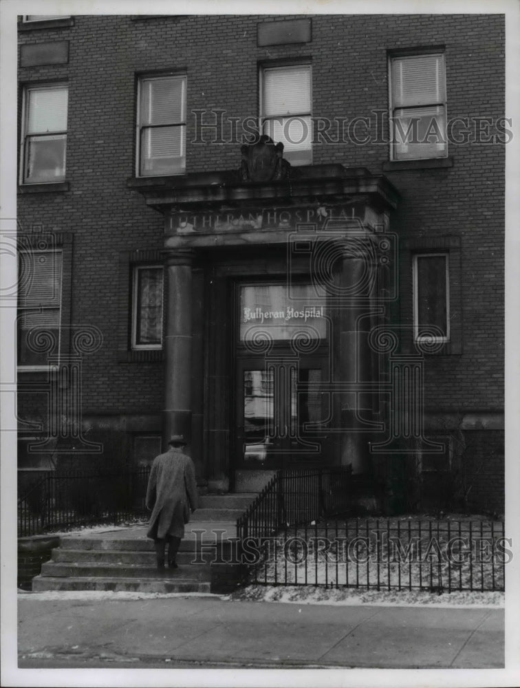1959 Press Photo Front Entrance of Lutheran Hospital taken by Frank Muth of - Historic Images