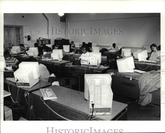 1992 Press Photo Collinwood High School & Math, Computer Class - cva91702 - Historic Images
