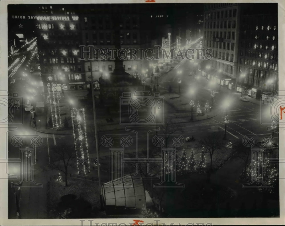 1968 Press Photo Photo General View of Public Square Christmas Lighting-Historic Images